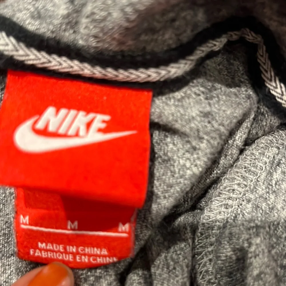 Nike women long sleeve gray hoodie sweatshirt size M - Picture 9 of 9